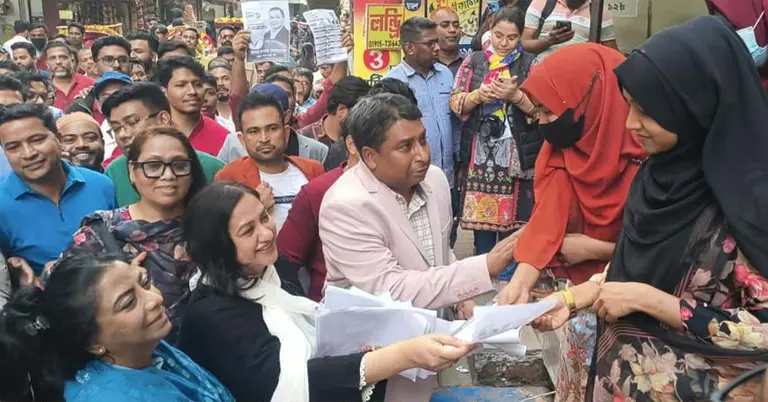 তারেক রহমানের পক্ষে প্রচারণায় কোকোর স্ত্রী শর্মিলা রহমান